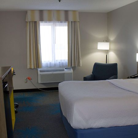 Days Inn By Wyndham Colby Eksteriør bilde