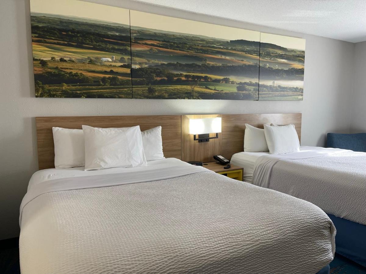 Days Inn By Wyndham Colby Eksteriør bilde