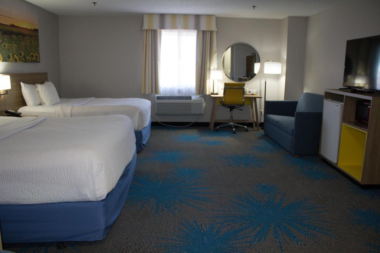 Days Inn By Wyndham Colby Eksteriør bilde