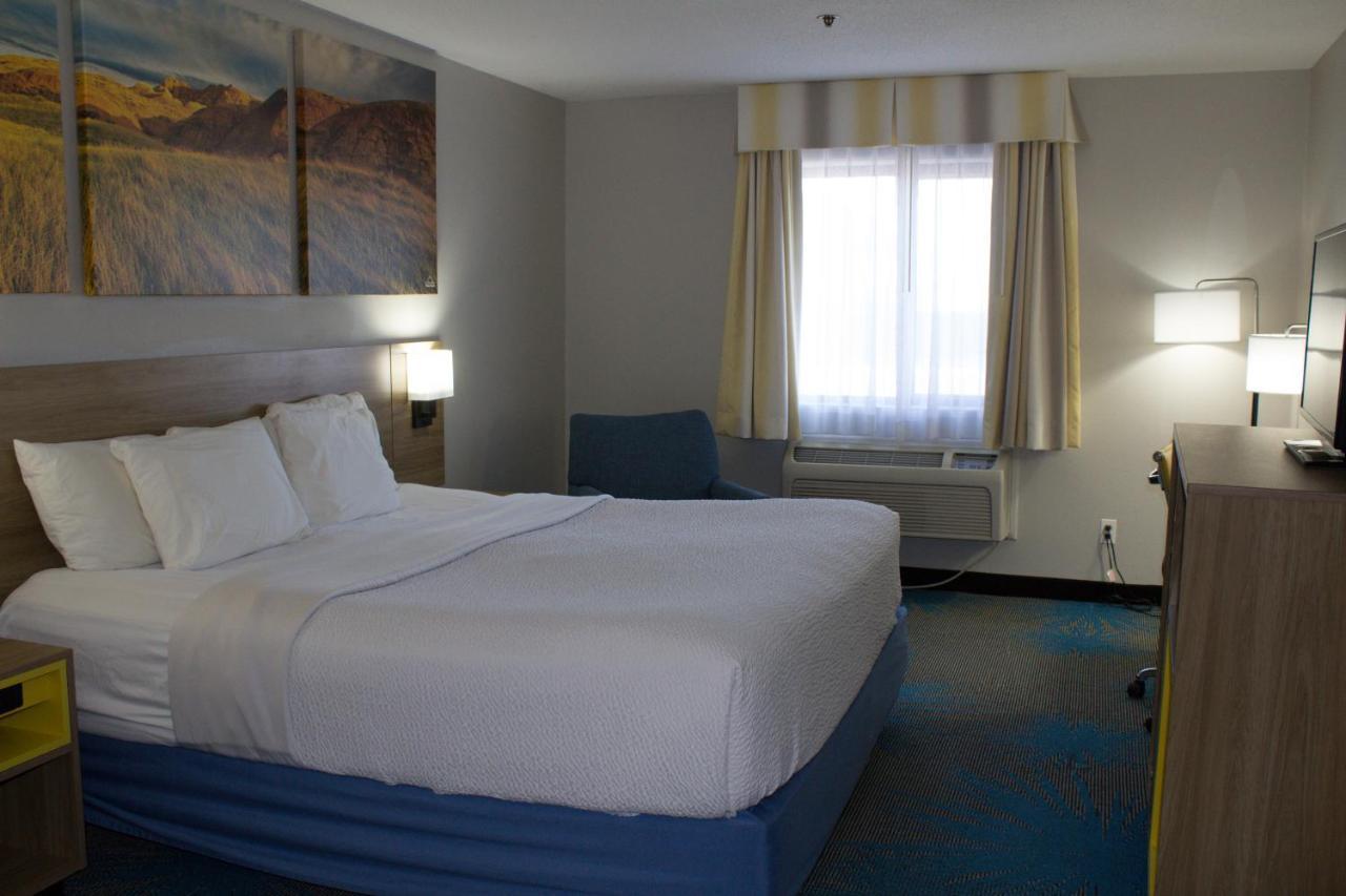Days Inn By Wyndham Colby Eksteriør bilde