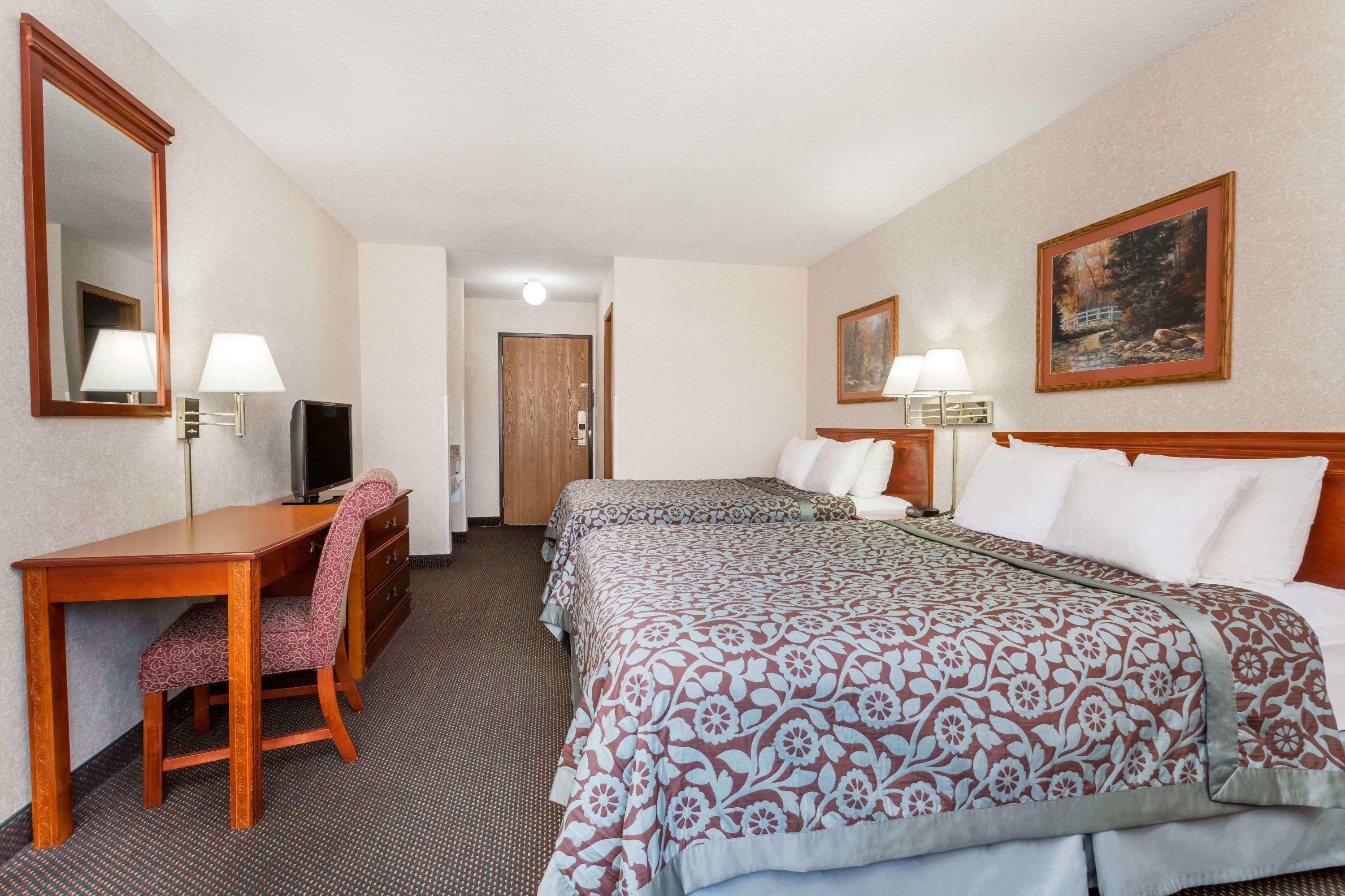 Days Inn By Wyndham Colby Eksteriør bilde