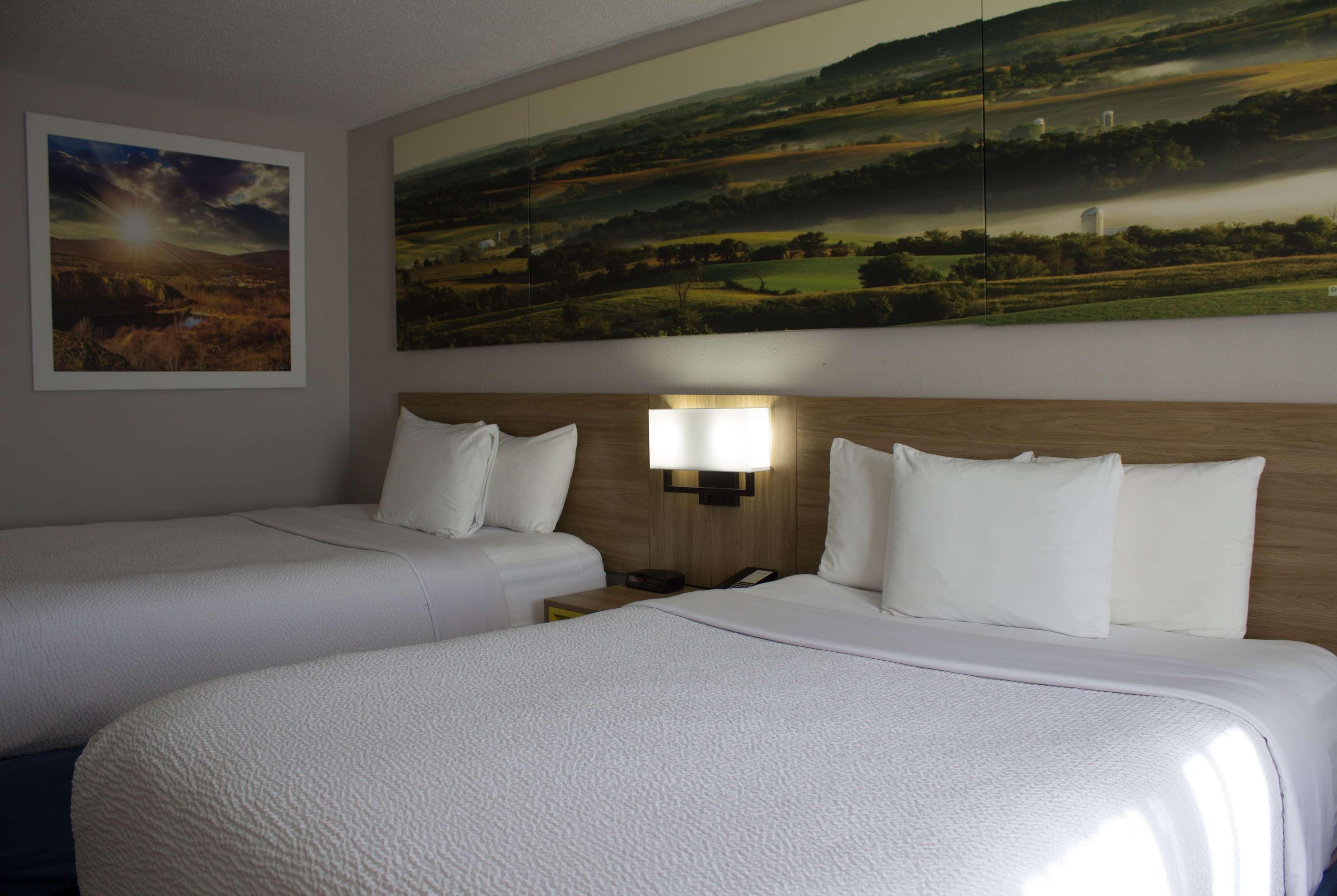 Days Inn By Wyndham Colby Eksteriør bilde