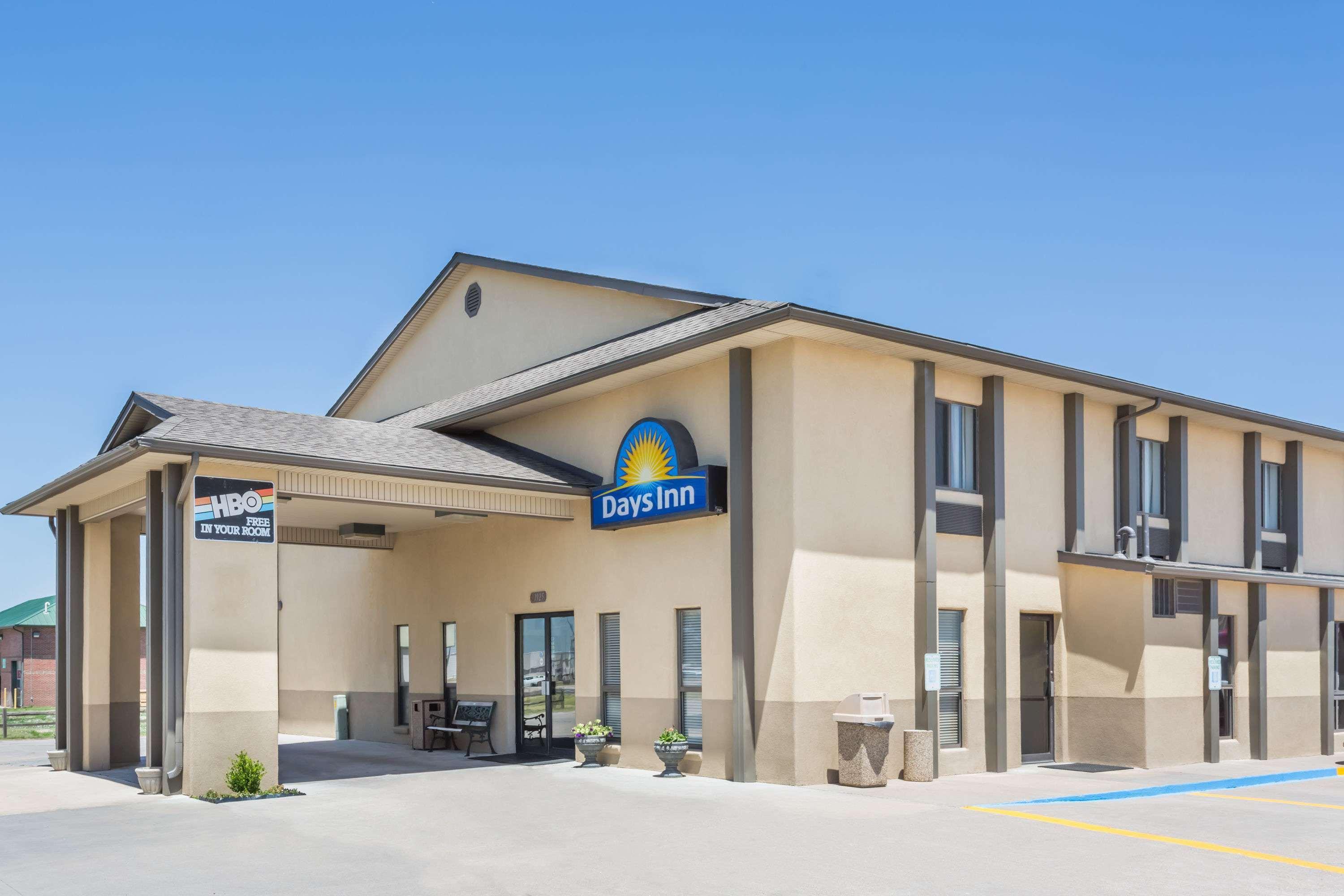 Days Inn By Wyndham Colby Eksteriør bilde
