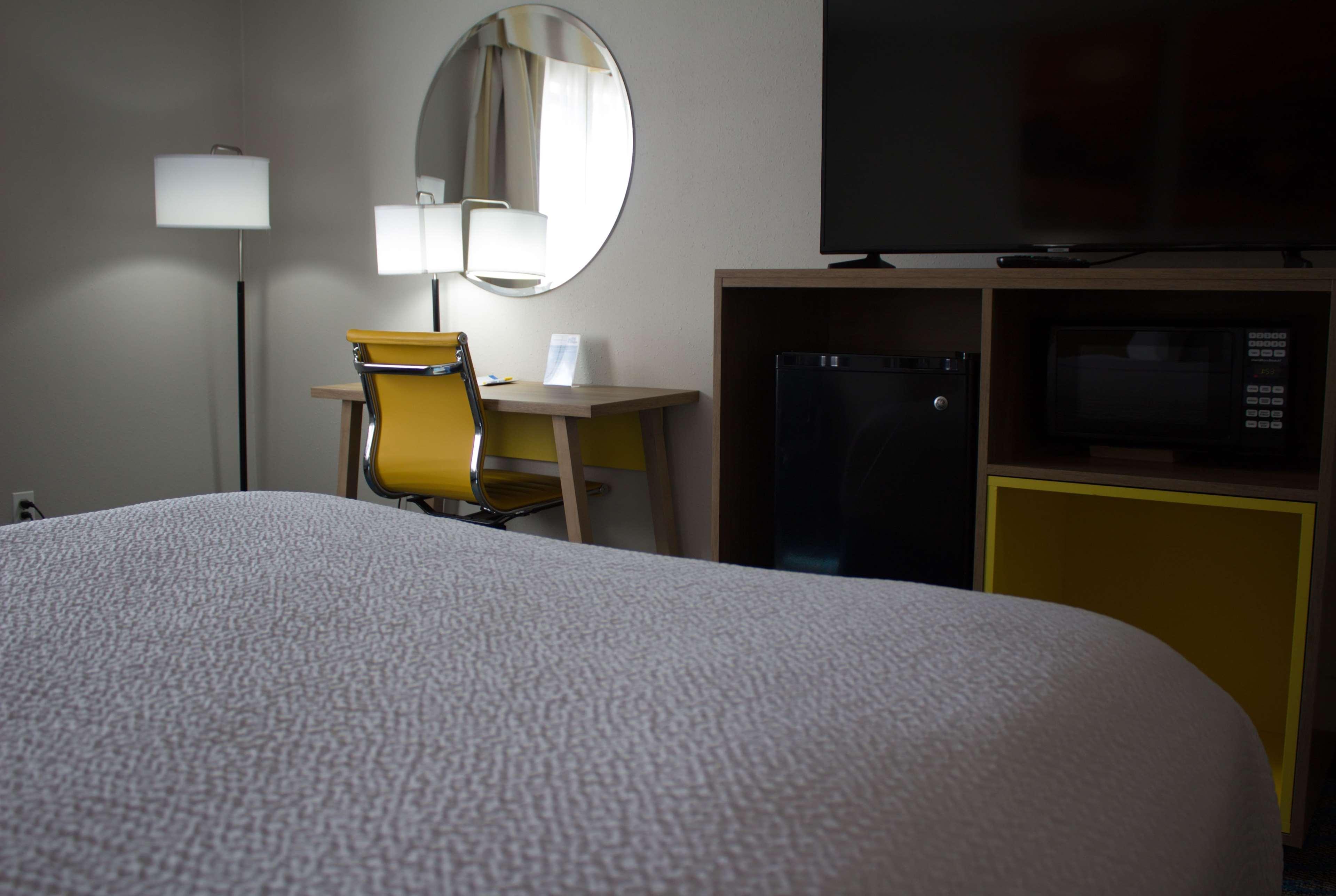 Days Inn By Wyndham Colby Eksteriør bilde